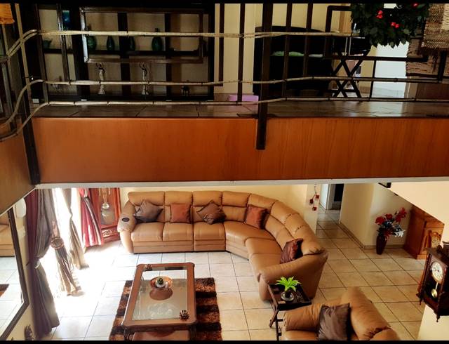 6 BEDROOM HOUSE TO LET IN VELD EN VLEI